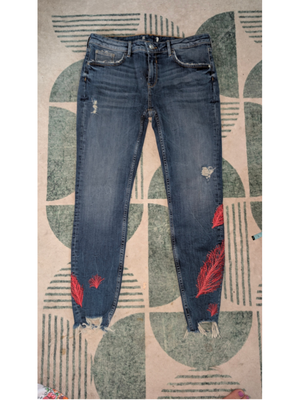 Women's Zara Blue Jeans Size 28 with Red Feather Embroidery